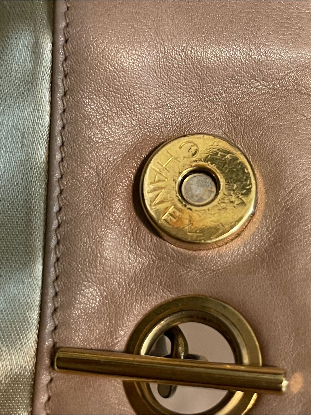CHANEL Beige Leather Shoulder Bag with Interlocking CC - Picture 11 of 12